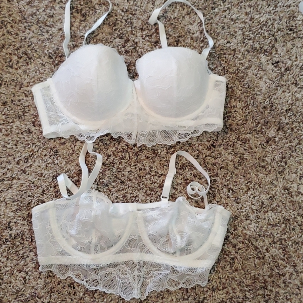💜White lace bras, 2 pair